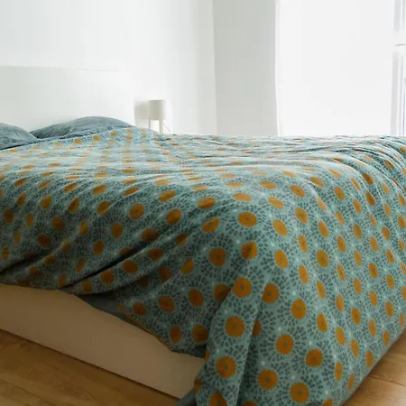 Апартаменты Lovely Bright In Menilmontant Париж